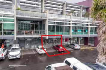 HEAVILY DISCOUNTED SHOWROOM, OFFICE, OR RETAIL
