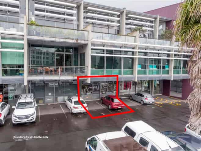 HEAVILY DISCOUNTED SHOWROOM, OFFICE, OR RETAIL
