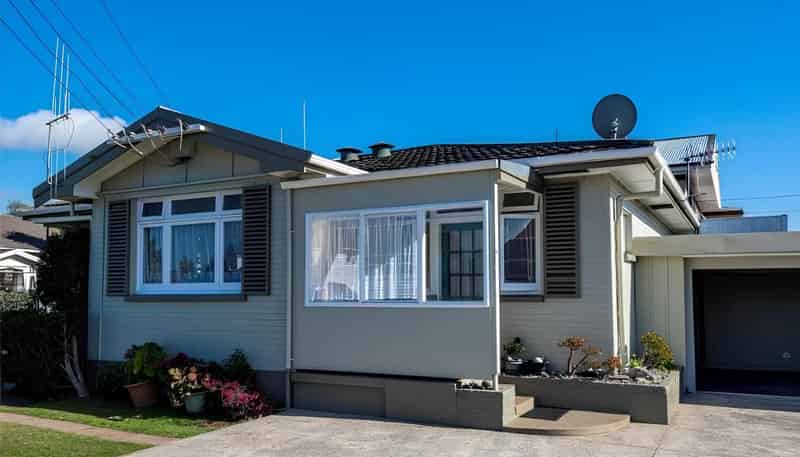 1/6 Dinniss Avenue, Regent