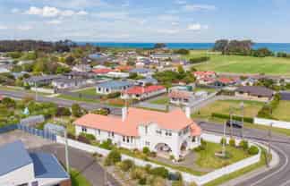 2 Jetty Street, Riverton