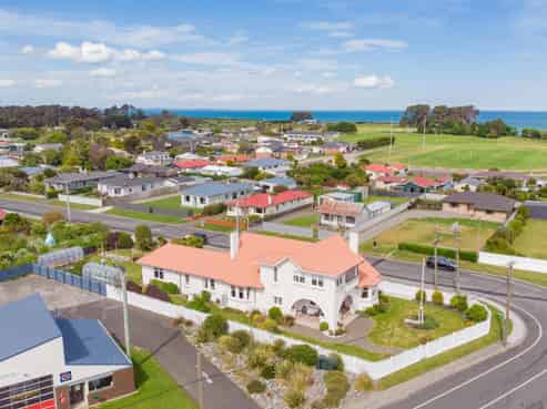 2 Jetty Street, Riverton