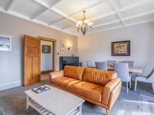 2 Jetty Street, Riverton