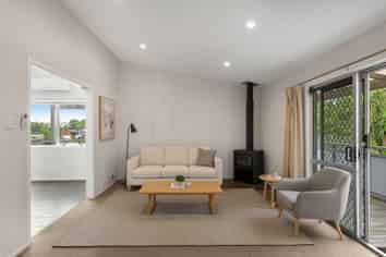 21B Brian Crescent, Stanmore Bay