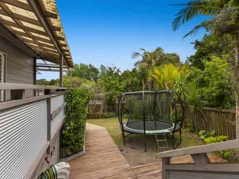 21B Brian Crescent, Stanmore Bay