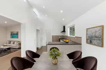 21B Brian Crescent, Stanmore Bay