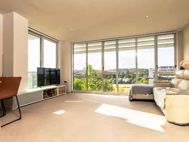 209/1 Rose Garden Lane, Albany