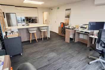 WAREHOUSE DOMINANT SPACE IN SILVERDALE
