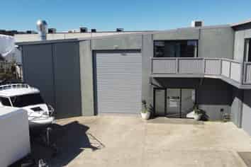 WAREHOUSE DOMINANT SPACE IN SILVERDALE
