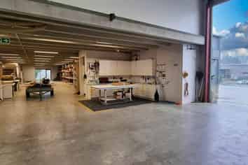 WAREHOUSE DOMINANT SPACE IN SILVERDALE
