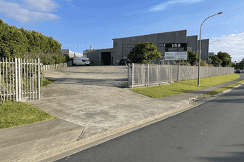 387M² PREDOMINANTLY WAREHOUSE INDUSTRIAL - SIL...