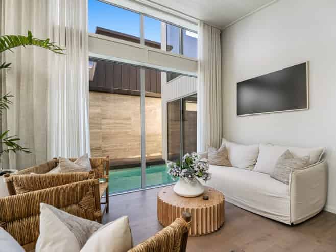 10A Sunbrae Grove, Mount Maunganui