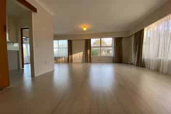 2/8 Knightsbridge Drive, Forrest Hill