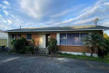 2/8 Knightsbridge Drive, Forrest Hill