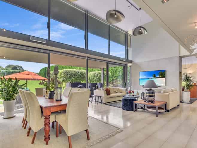 30D Western Line, Westmere