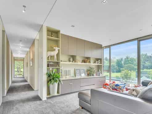 30D Western Line, Westmere