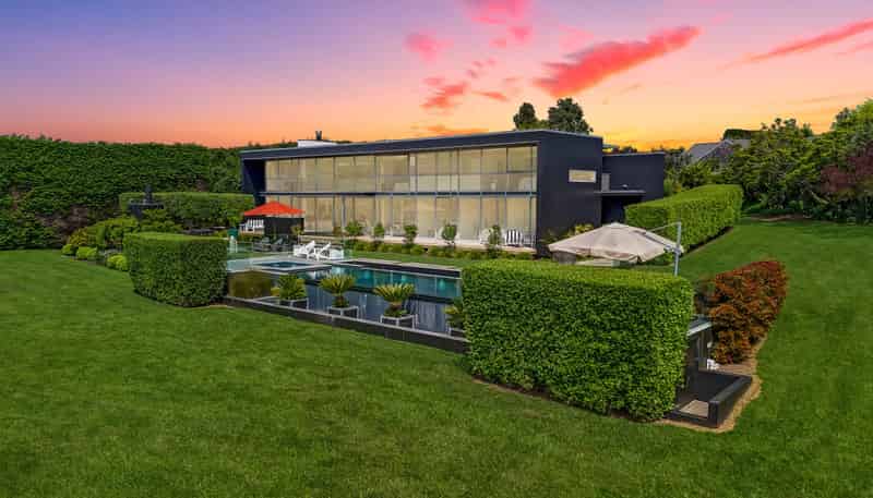 30D Western Line, Westmere