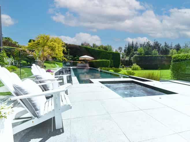 30D Western Line, Westmere