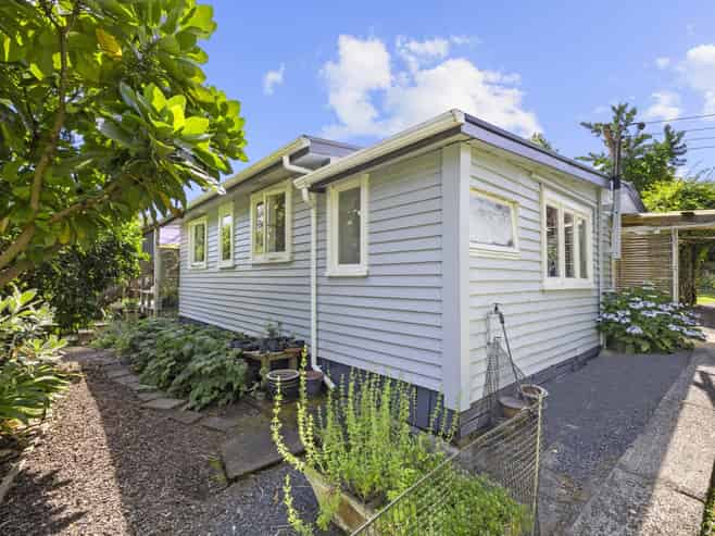 16/18 Lorenzen Bay Road, Raglan