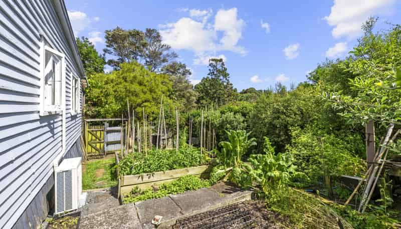 16/18 Lorenzen Bay Road, Raglan