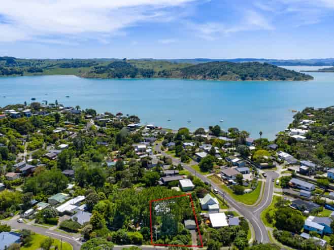 16/18 Lorenzen Bay Road, Raglan