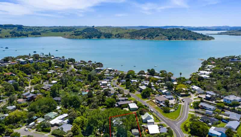 16/18 Lorenzen Bay Road, Raglan