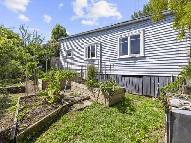 16/18 Lorenzen Bay Road, Raglan