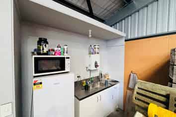 300m² Warehouse for Lease - Onekawa