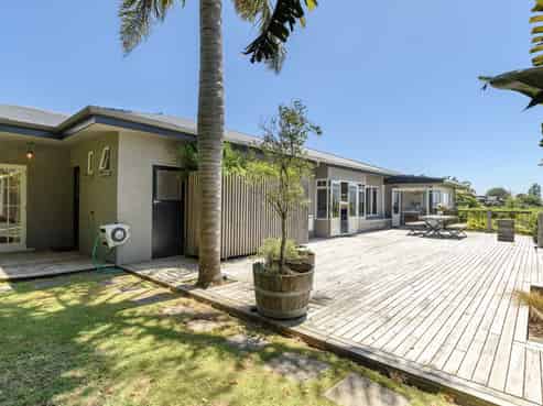 44 Harvey Street, Avenues