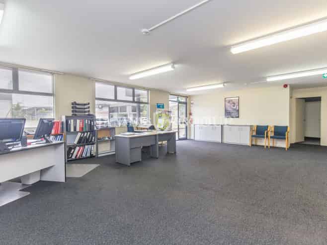 Drive-Around Access & 7 Roller Doors | 1,681m²