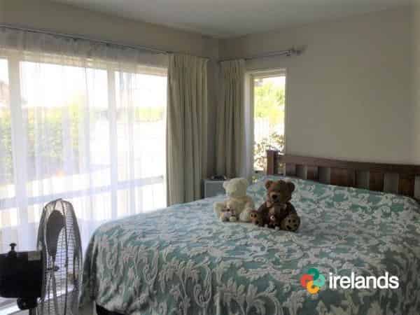 6 Blouden Lane, Burwood