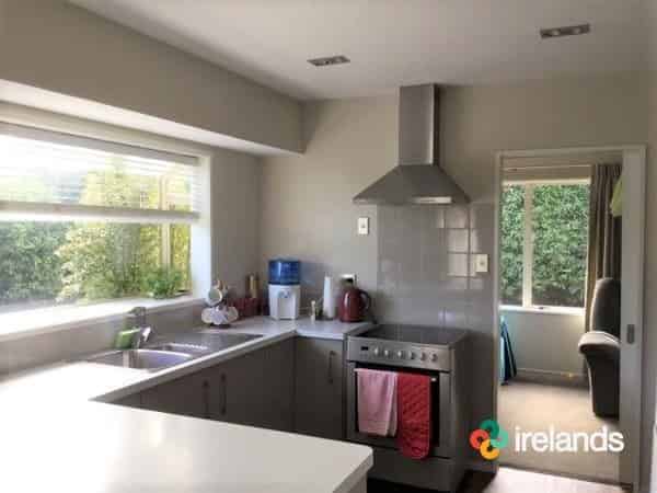 6 Blouden Lane, Burwood