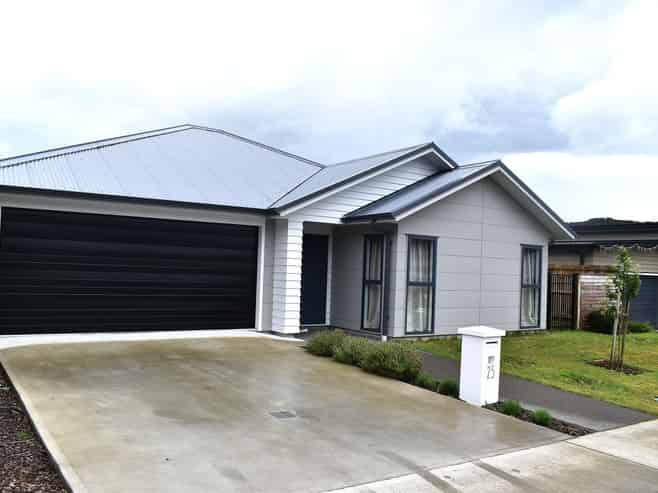 25 Te Ara o Roimata, Wainuiomata