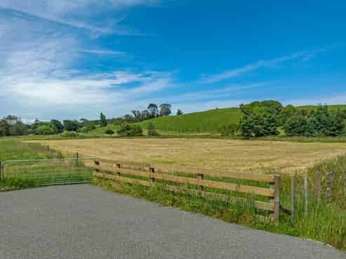 15 Junction Road, Halcombe