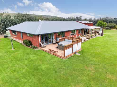185 Centre Road, Momona