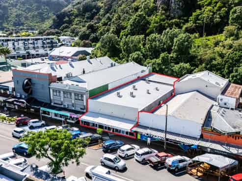 Rare freehold retail opportunity