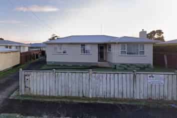 14 Pacey Ave, Hawera
