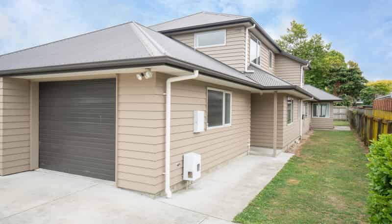 205b College Street, West End