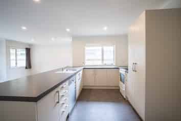 205b College Street, West End