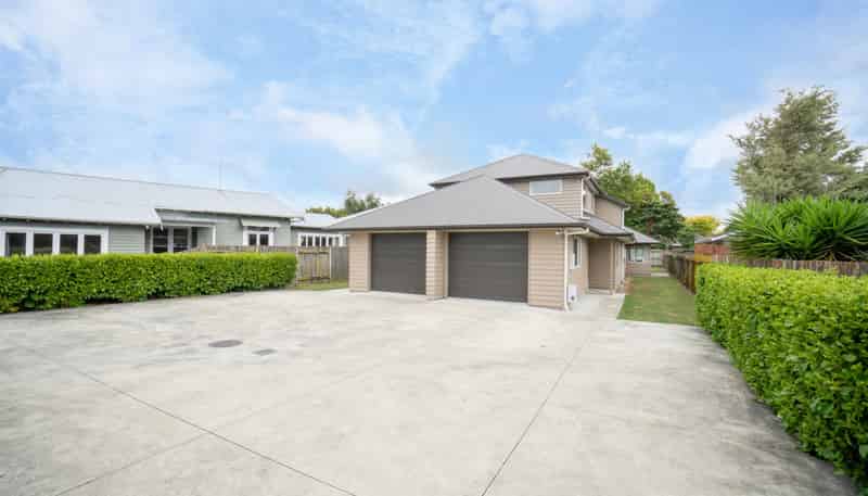 205b College Street, West End