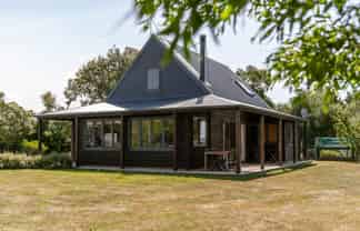 8 Hawkins Drive, Martinborough