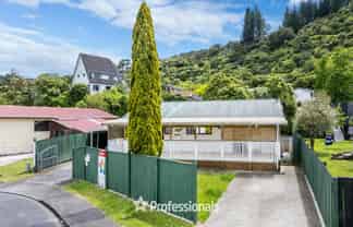 6 Edmund Lomas Grove, Birchville