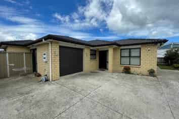 8a Tawa Crescent, Manurewa