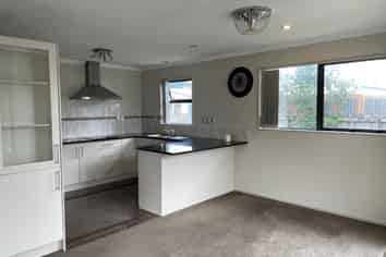 8a Tawa Crescent, Manurewa