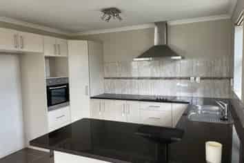 8a Tawa Crescent, Manurewa