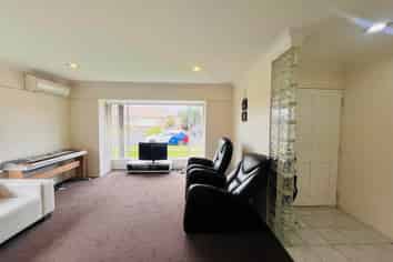 2/1 Amadeus Place, Northpark