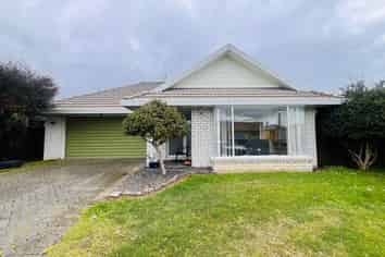 2/1 Amadeus Place, Northpark