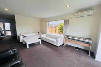 2/1 Amadeus Place, Northpark