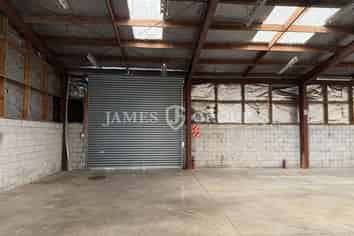 Affordable Warehouse + Minimal Office | 650m²