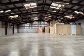 Affordable Warehouse + Minimal Office | 650m²