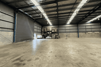Strictly Warehouse | 717m²
